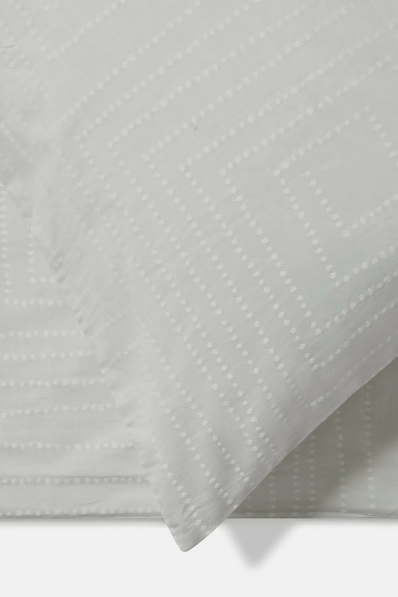 Dot To Dot Jacquard Pillow Case*Jasper Conran New